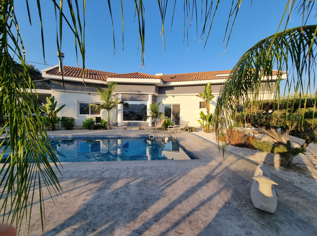 4 Bedrooms House / Villa in Monagroulli, Limassol