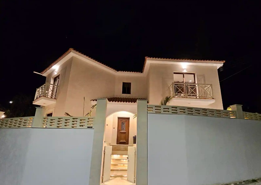 3 Bedrooms House / Villa in Agios Tychonas, Limassol