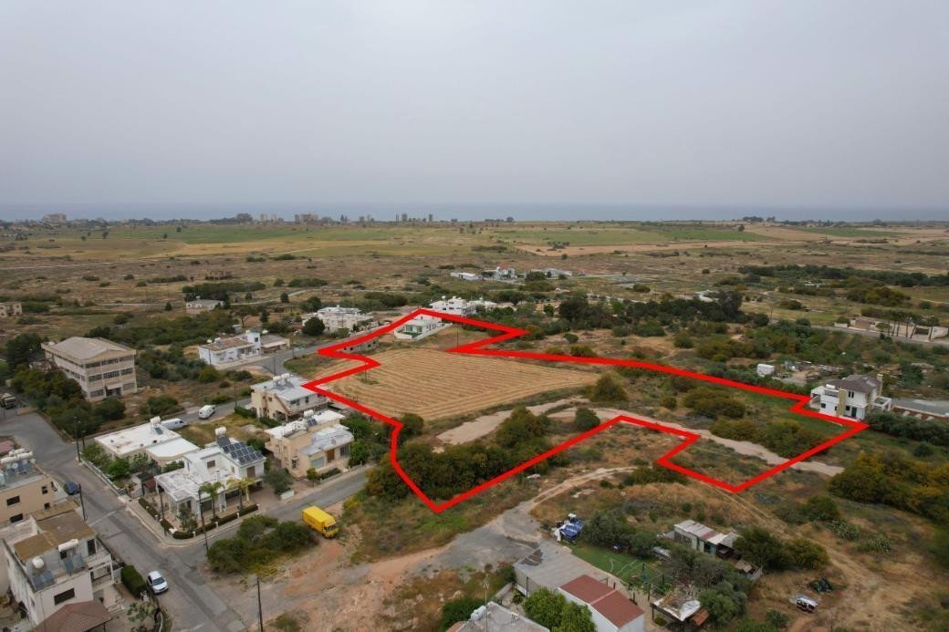 Land in Deryneia, Famagusta
