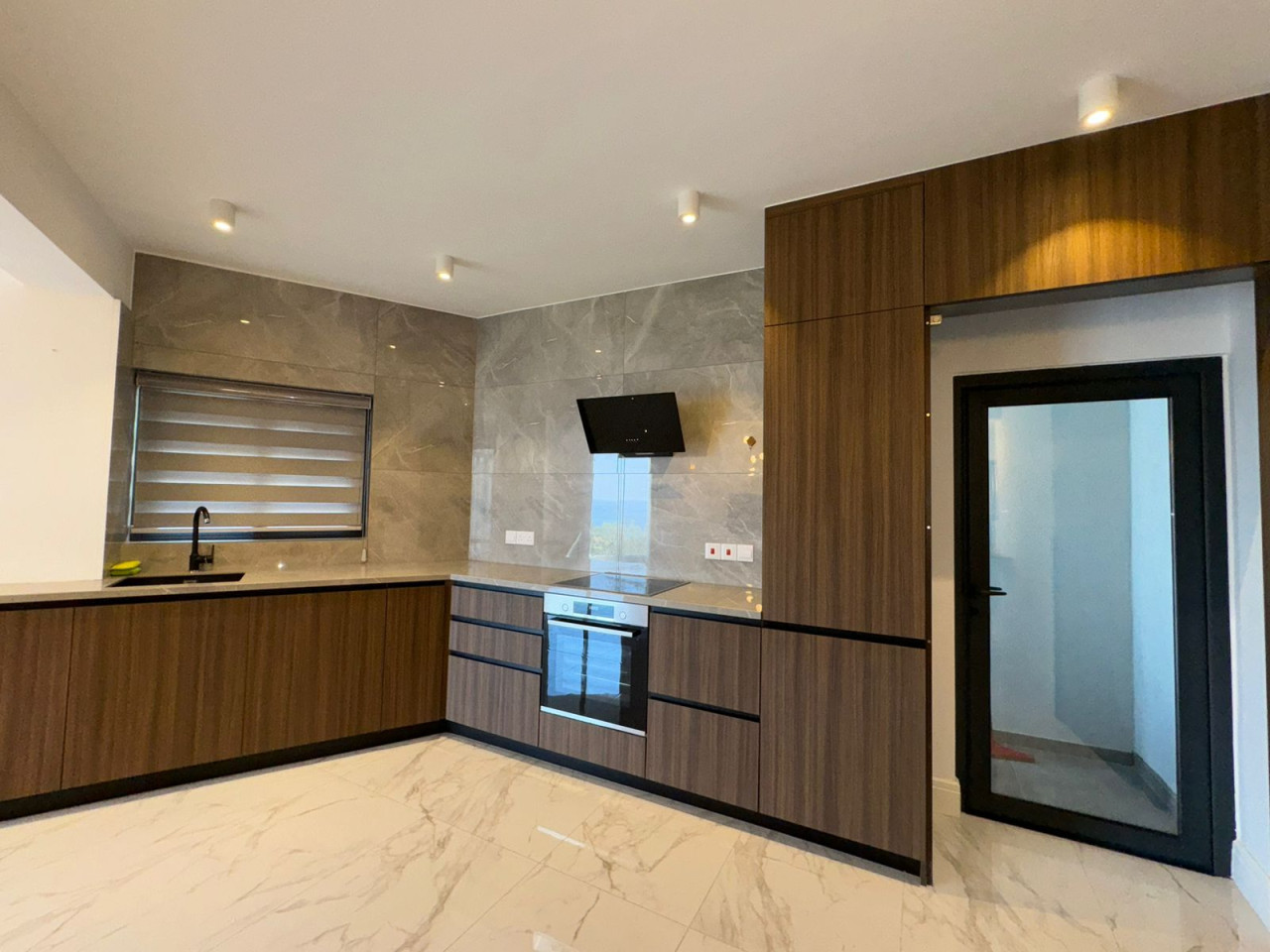 2 Bedrooms Apartment in Molos, Limassol