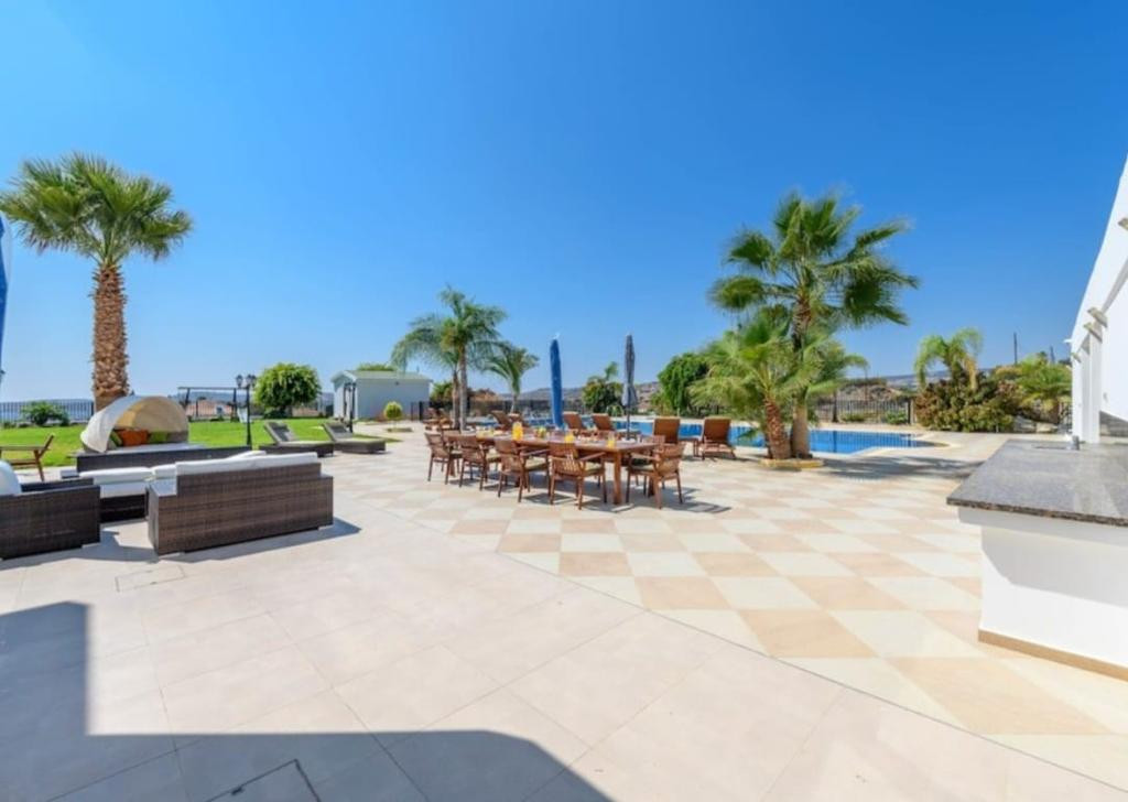 10 + Bedrooms House / Villa in Pyrgos, Limassol