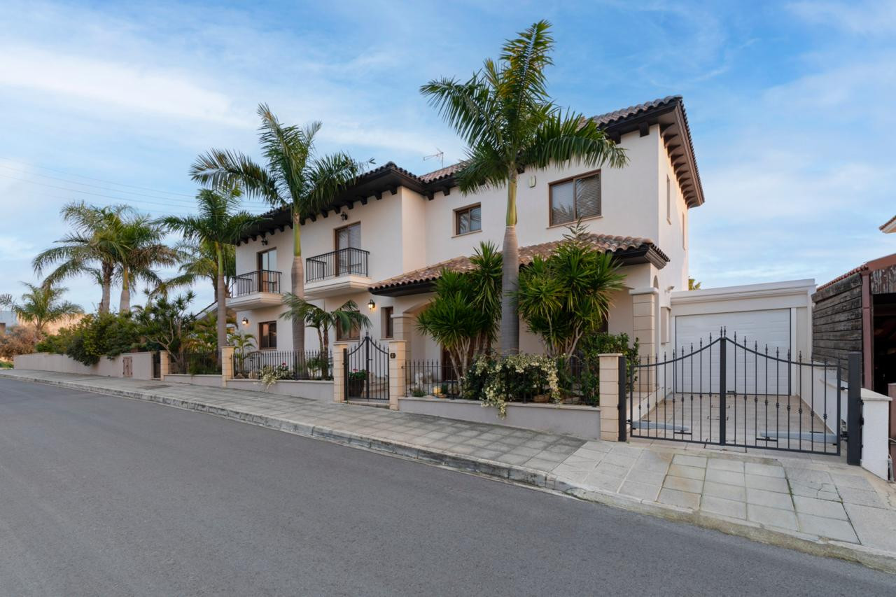 4 Bedrooms House / Villa in Agia Fyla, Limassol