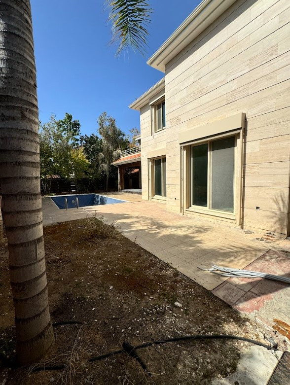 5 Bedrooms House / Villa in Limassol, Limassol