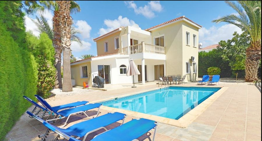 3 Bedrooms House / Villa in Coral Bay, Paphos