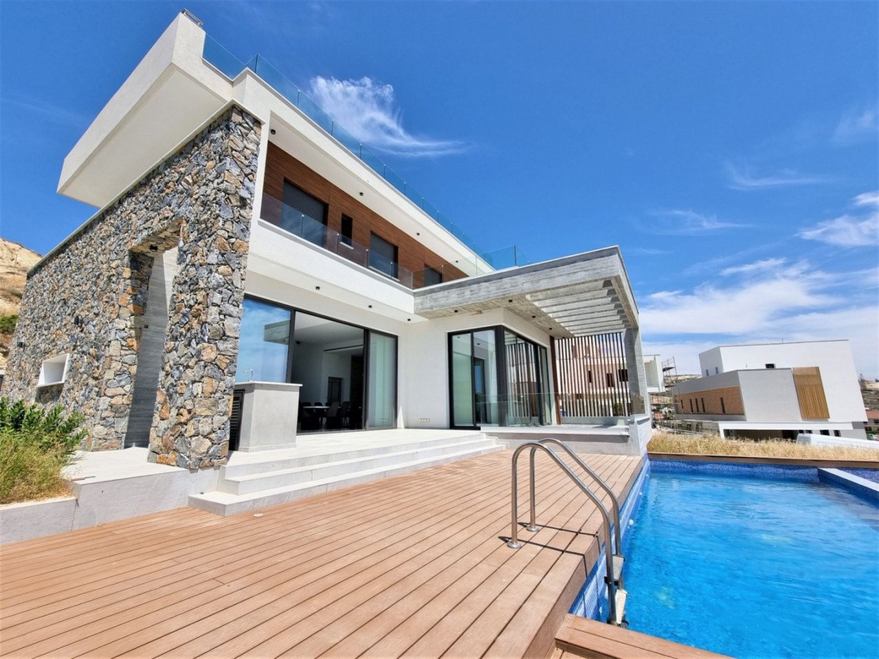 4 Bedrooms House / Villa in Agios Tychonas, Limassol