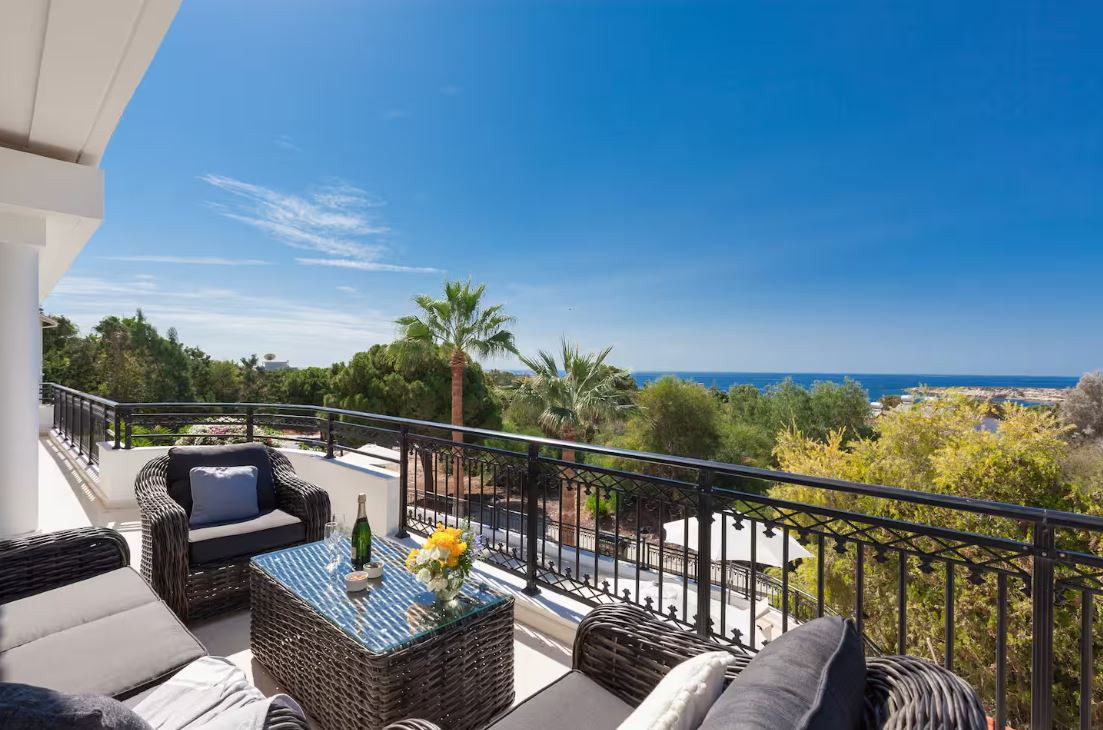 5 Bedrooms House / Villa in Coral Bay, Paphos