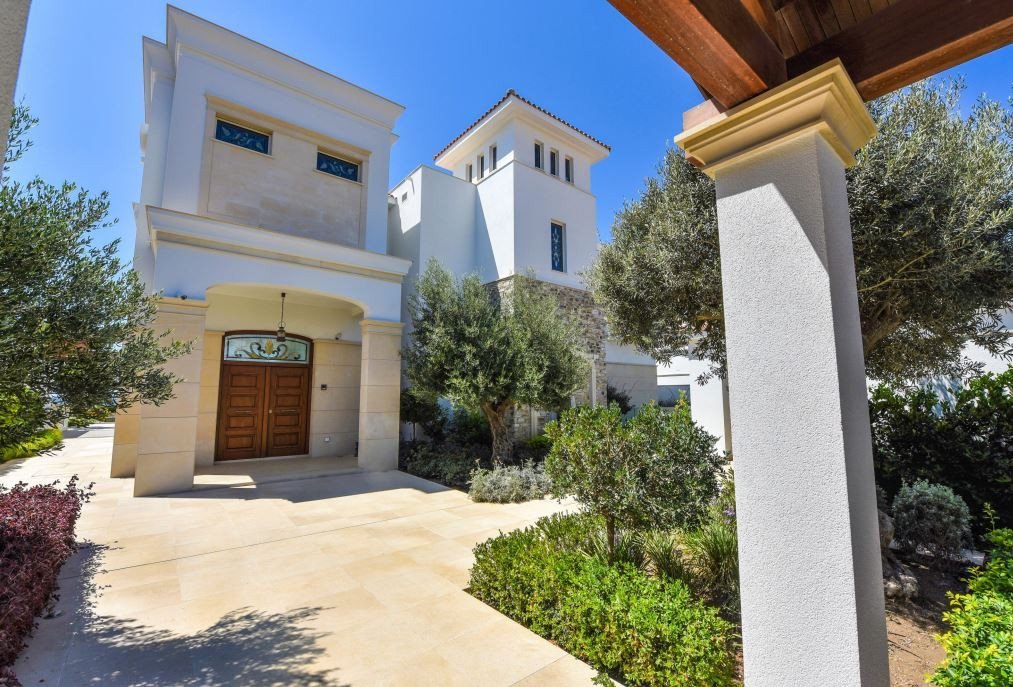 6 Bedrooms House / Villa in Pervolia, Larnaca