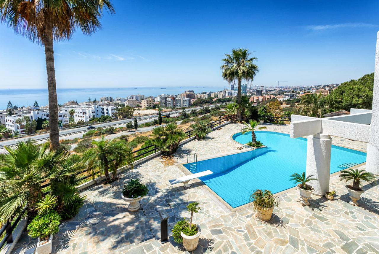 6 Bedrooms House / Villa in Armenochori, Limassol