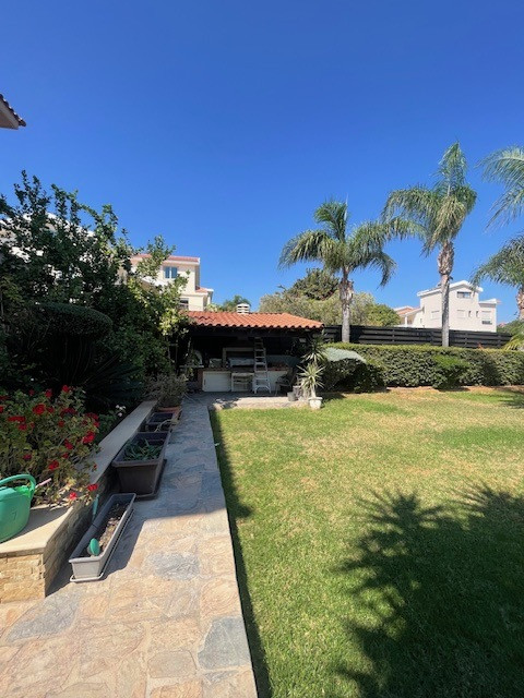 4 Bedrooms House / Villa in Agios Athanasios, Limassol