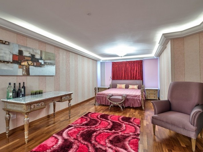 5 Bedrooms House / Villa in Agios Tychonas, Limassol