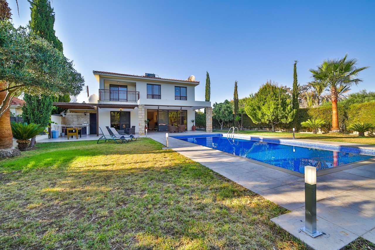 4 Bedrooms House / Villa in Chlorakas, Paphos