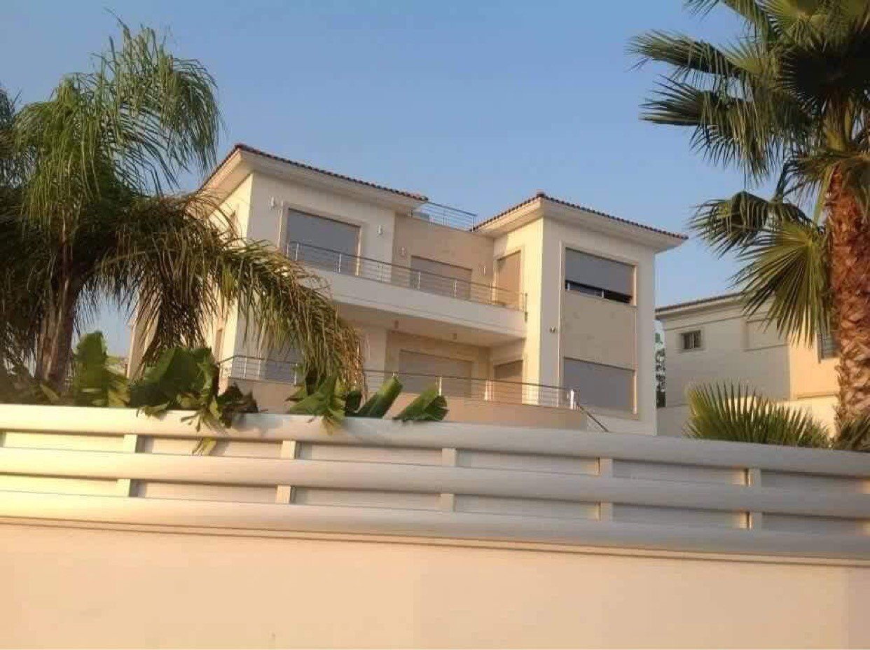 5 Bedrooms House / Villa in Agios Tychonas, Limassol