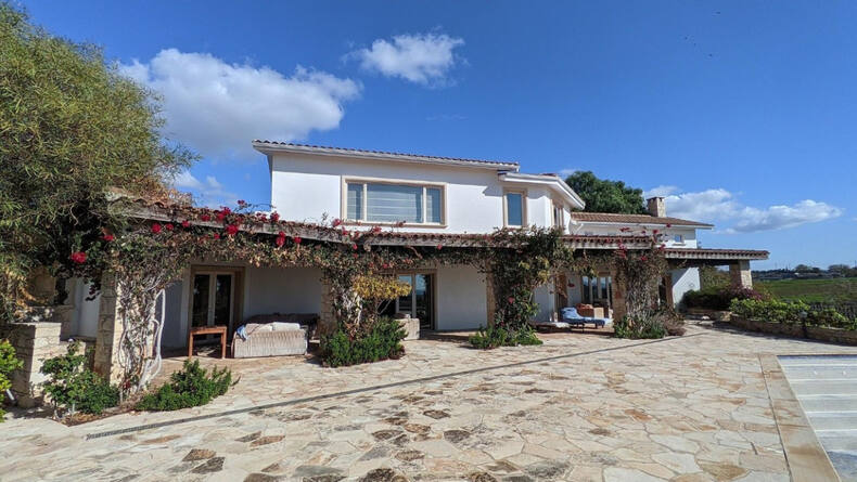 4 Bedrooms House / Villa in Anarita, Paphos