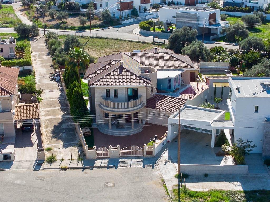 5 Bedrooms House / Villa in Latsia, Nicosia