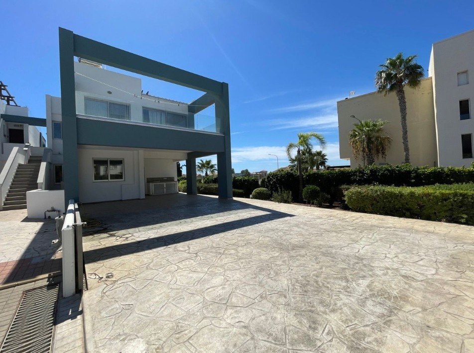 3 Bedrooms Apartment in Pervolia, Larnaca