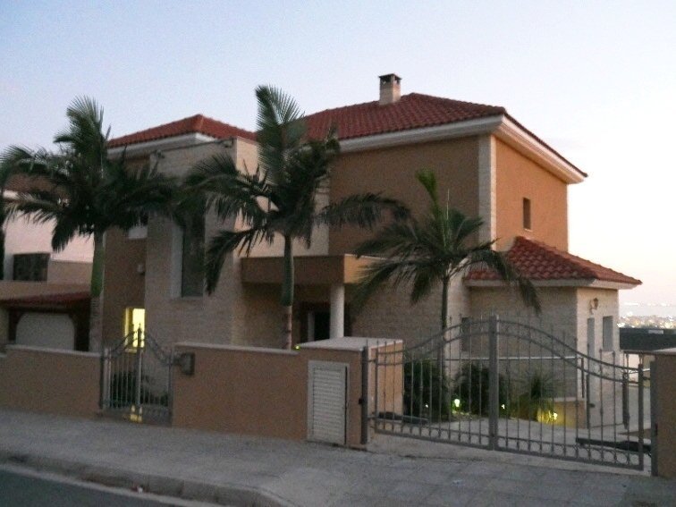 5 Bedrooms House / Villa in Green Area, Limassol