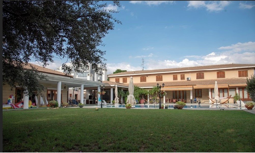 10 + Bedrooms House / Villa in Nicosia, Nicosia