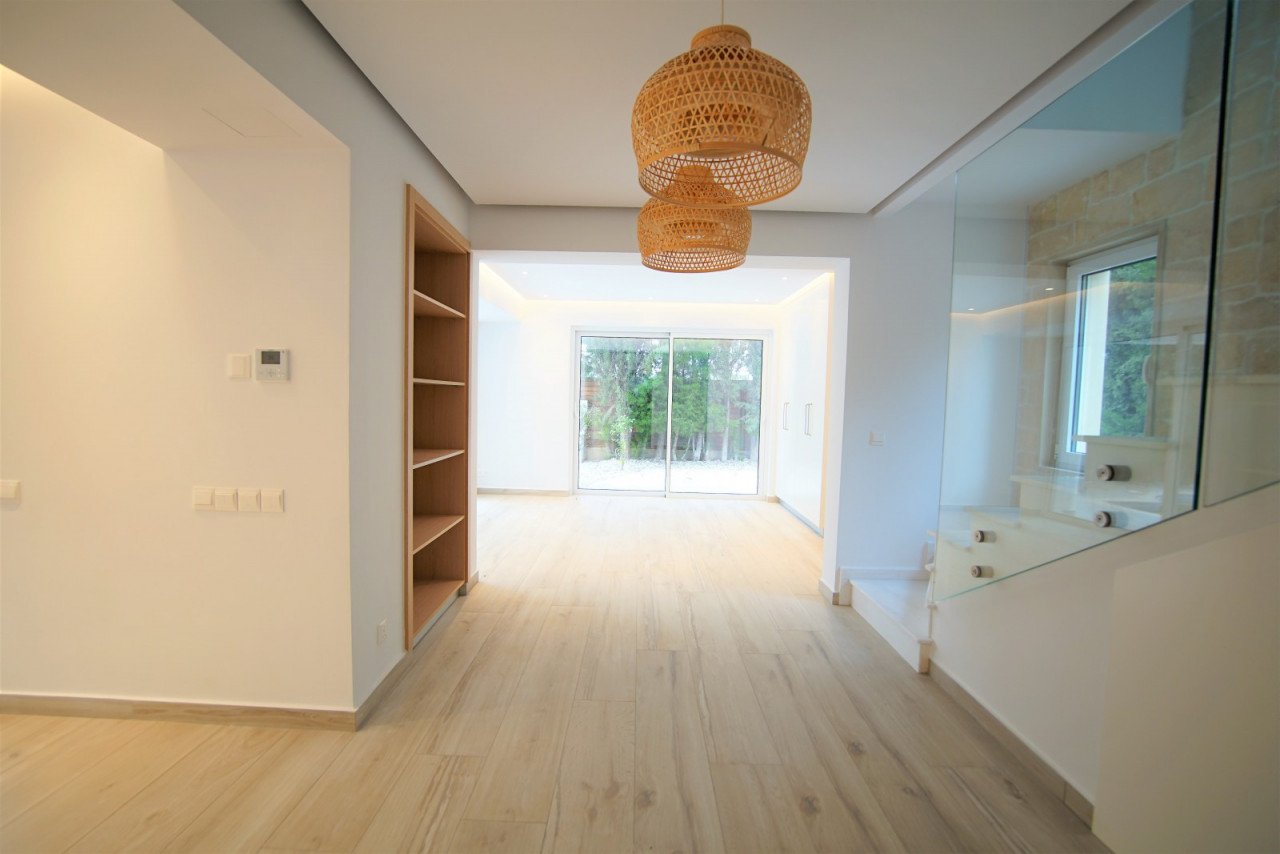 4 Bedrooms House / Villa in Saint Georges, Paphos