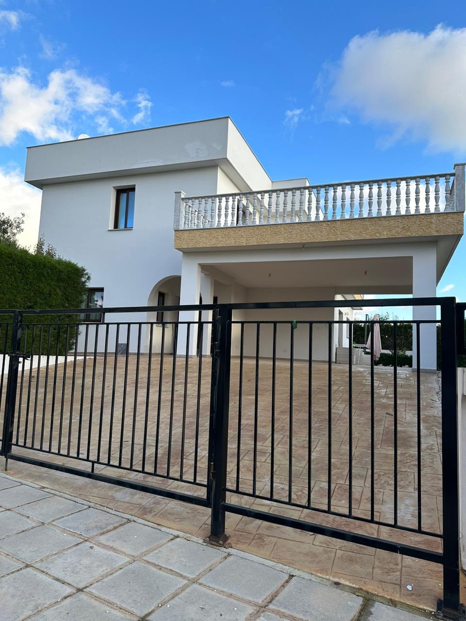 4 Bedrooms House / Villa in Saint Georges, Paphos