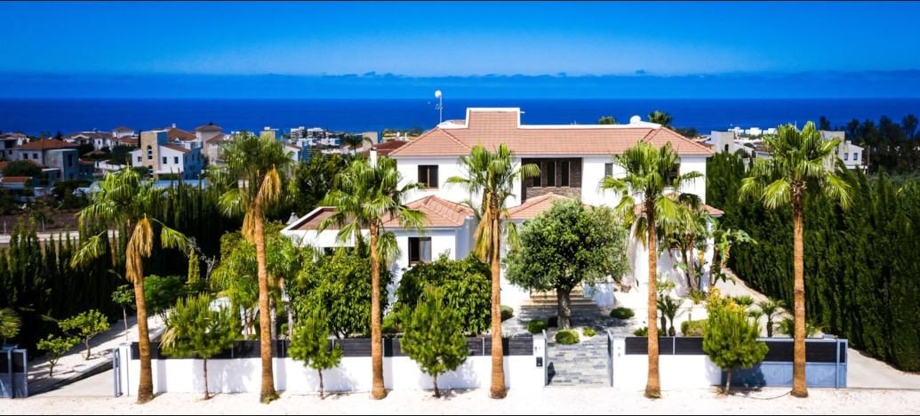 8 Bedrooms House / Villa in Saint Georges, Paphos