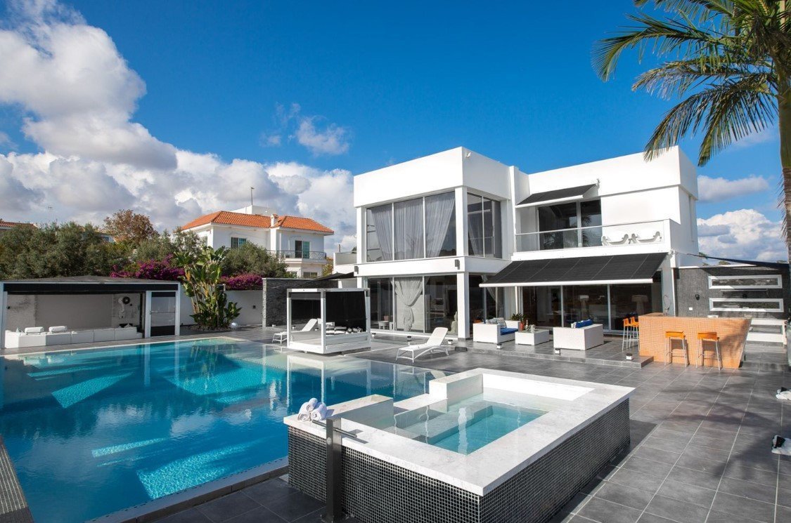 5 Bedrooms House / Villa in Cape Greco, Famagusta