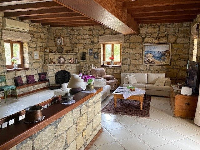 5 Bedrooms House / Villa in Peyia, Paphos