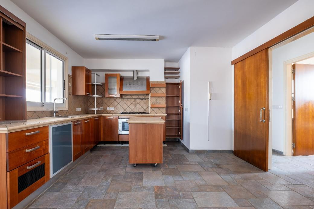 Investment in Nicosia, Nicosia