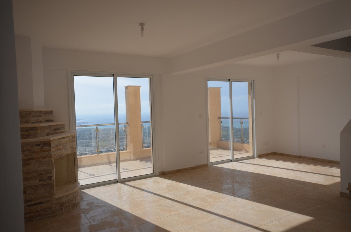 6 Bedrooms House / Villa in Peyia, Paphos