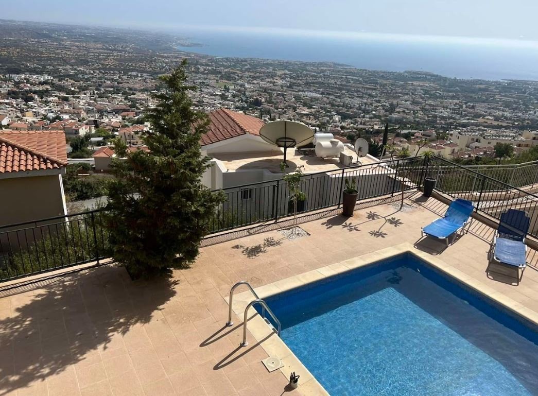 6 Bedrooms House / Villa in Peyia, Paphos