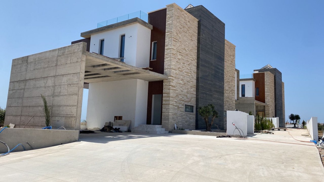 8 Bedrooms Investment in Sea Caves, Paphos