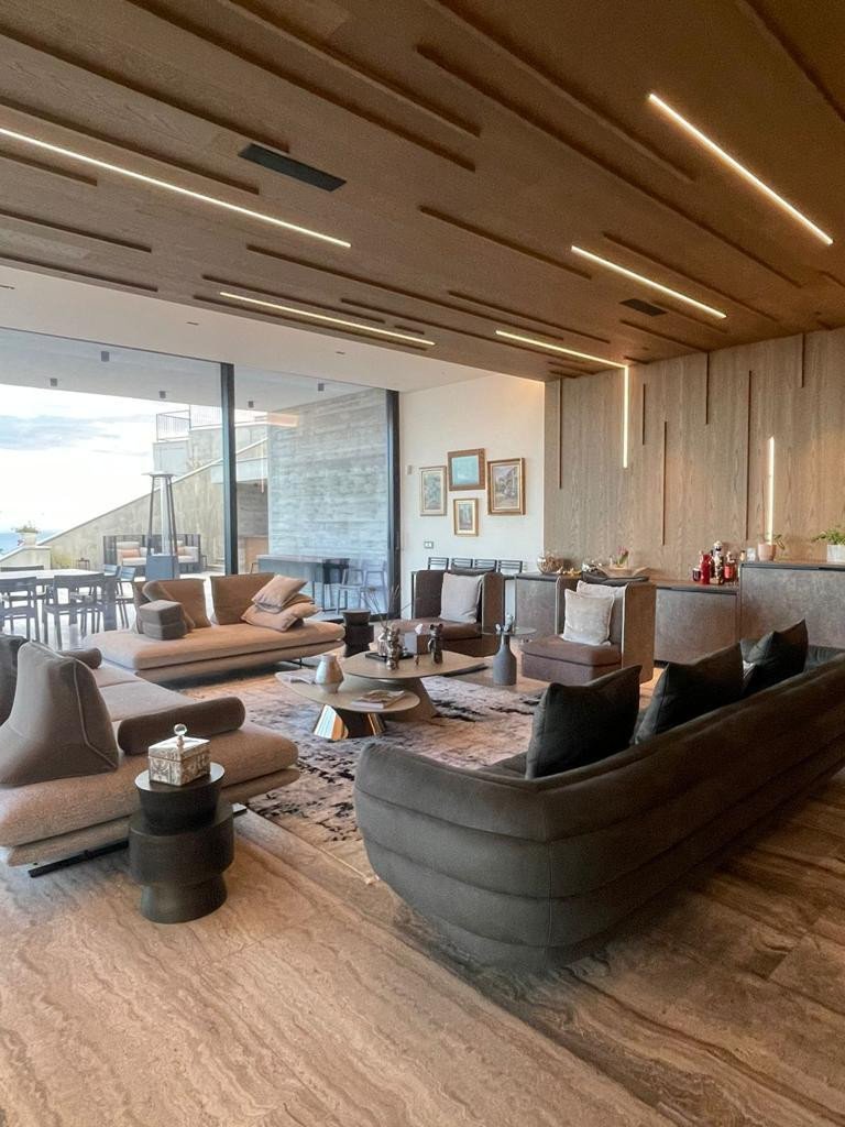 8 Bedrooms House / Villa in Agios Tychonas, Limassol