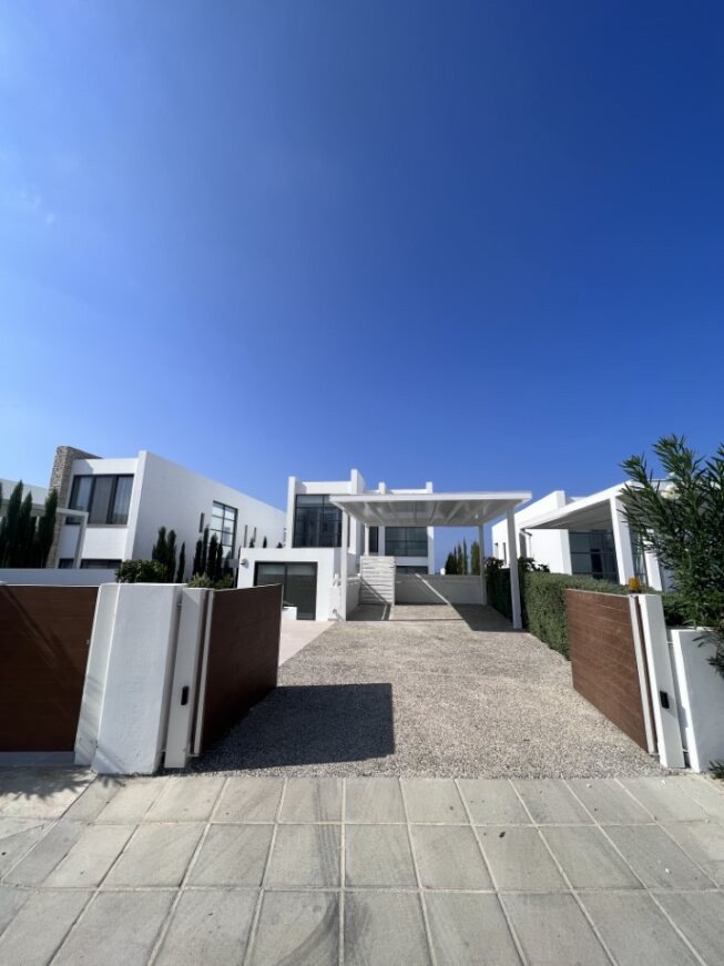 4 Bedrooms House / Villa in Sea Caves, Paphos