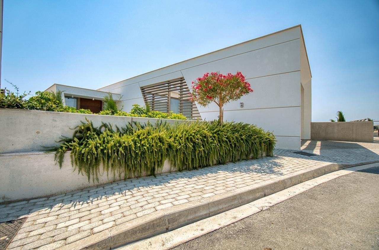 3 Bedrooms House / Villa in Mouttagiaka, Limassol