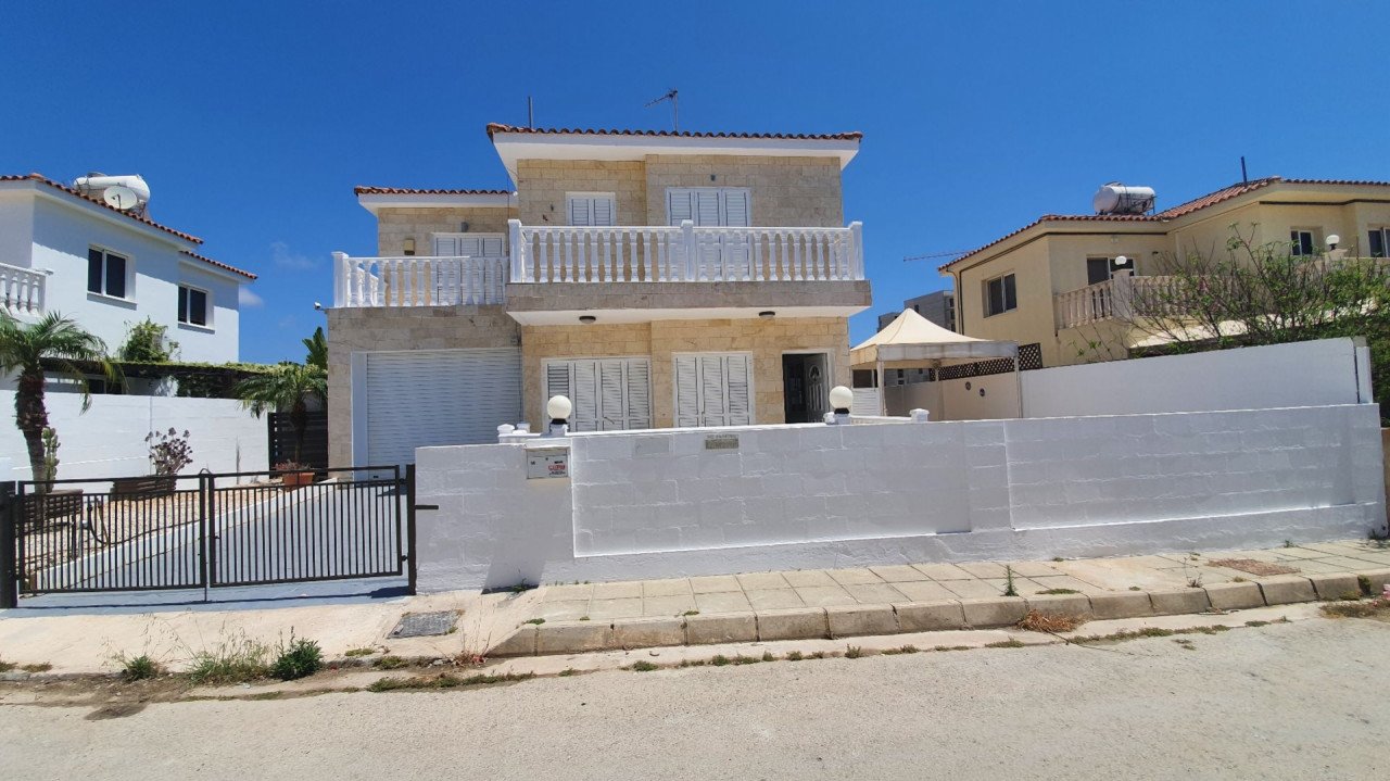 3 Bedrooms House / Villa in Ayia Thekla, Famagusta