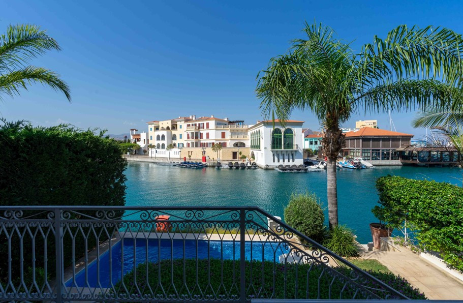 4 Bedrooms House / Villa in Limassol Marina, Limassol