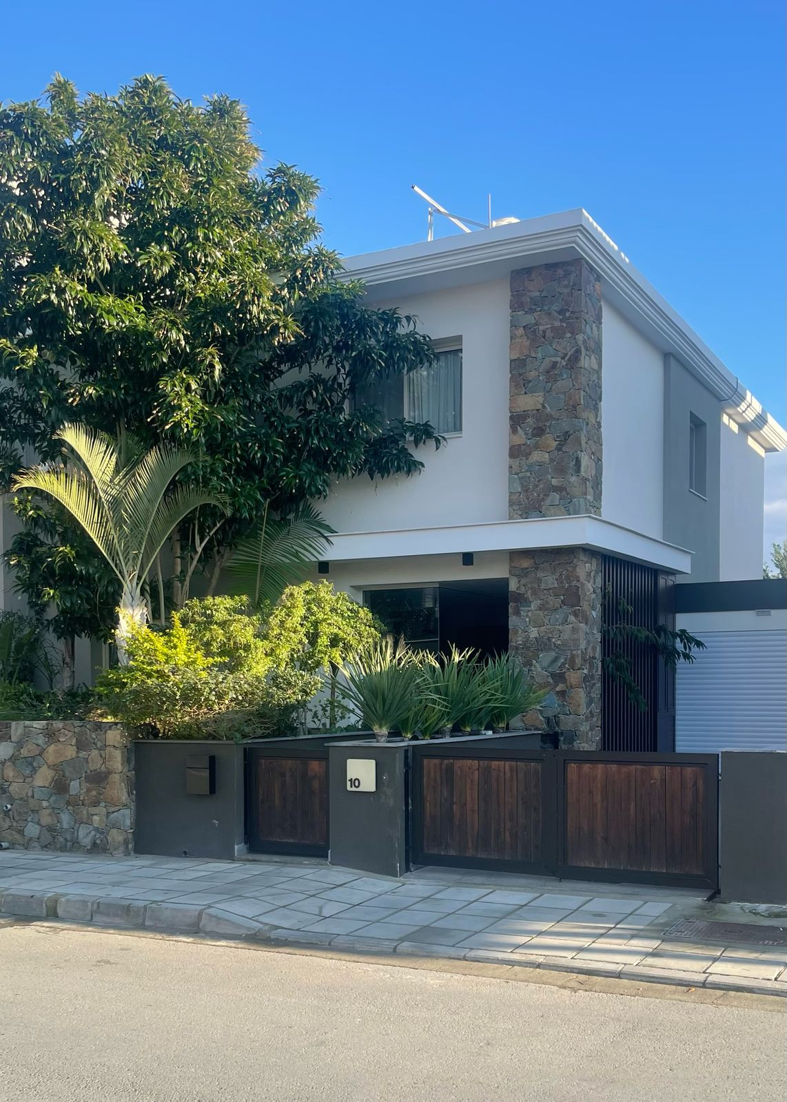 3 Bedrooms House / Villa in Potamos Germasogeias, Limassol