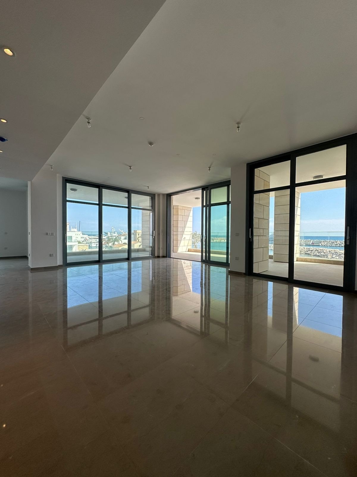 4 Bedrooms Apartment in Limassol Marina, Limassol