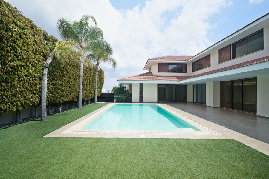 5 Bedrooms House / Villa in Lakatamia, Nicosia