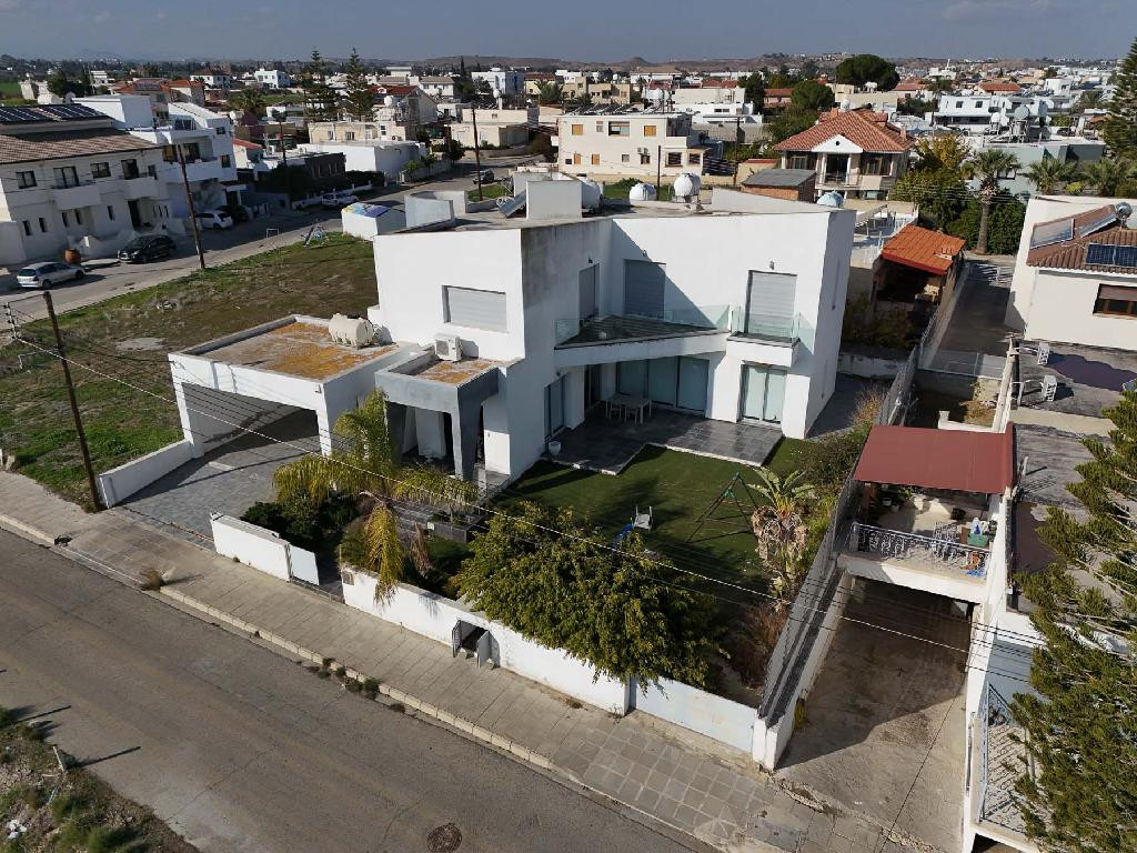 5 Bedrooms House / Villa in Lakatamia, Nicosia