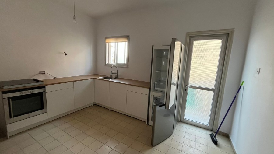 3 Bedrooms Apartment in Kato Paphos, Paphos