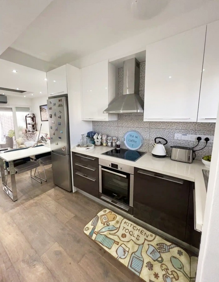 2 Bedrooms Apartment in Larnaca, Larnaca