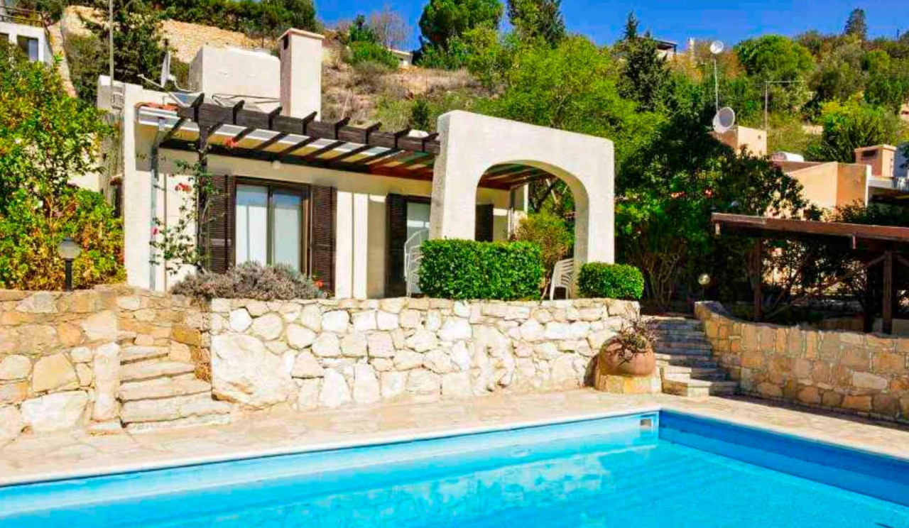 2 Bedrooms House / Villa in Kamares, Paphos