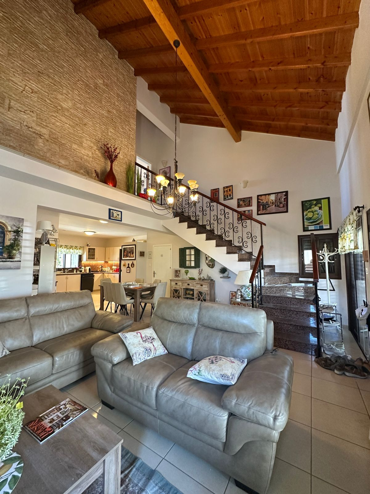 3 Bedrooms House / Villa in Pissouri, Limassol