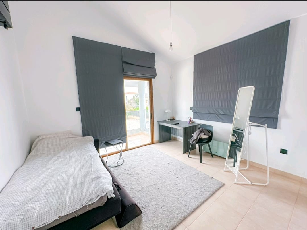 8 Bedrooms House / Villa in Peyia, Paphos