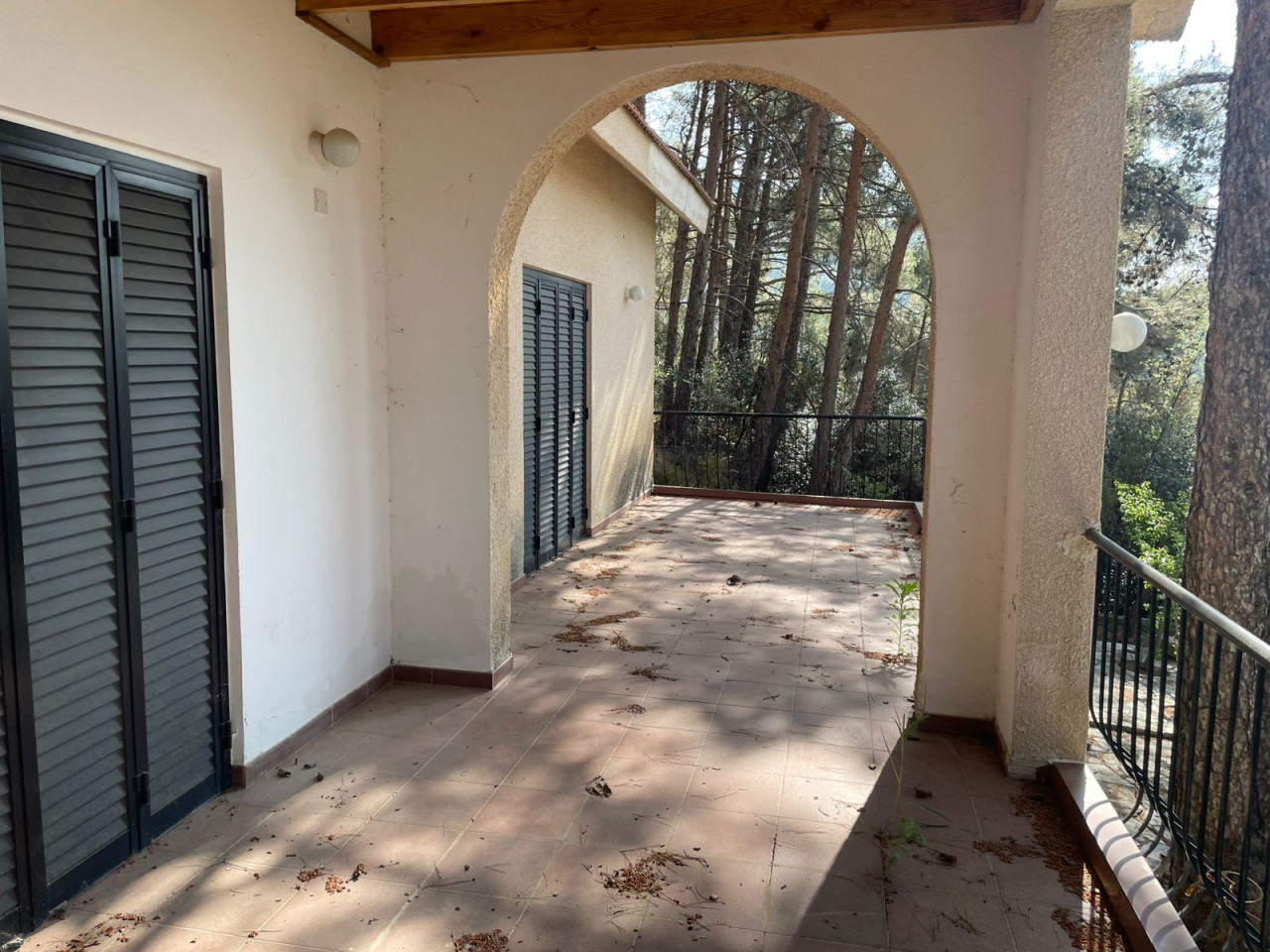 5 Bedrooms House / Villa in Pano Platres, Limassol