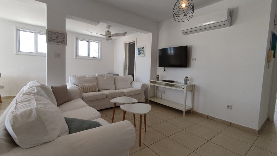 2 Bedrooms Penthouse in Kato Paphos, Paphos