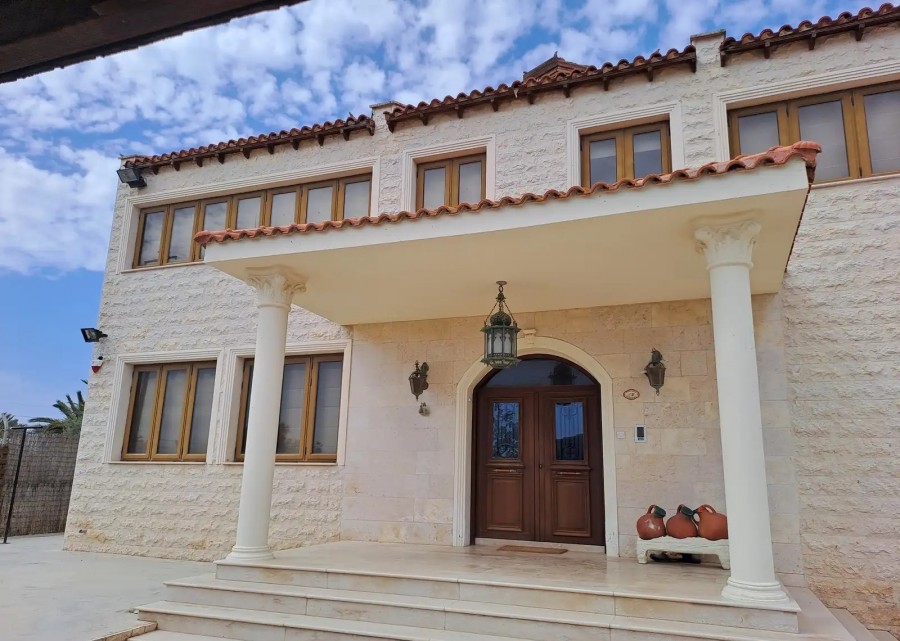 5 Bedrooms House / Villa in Oroklini, Larnaca