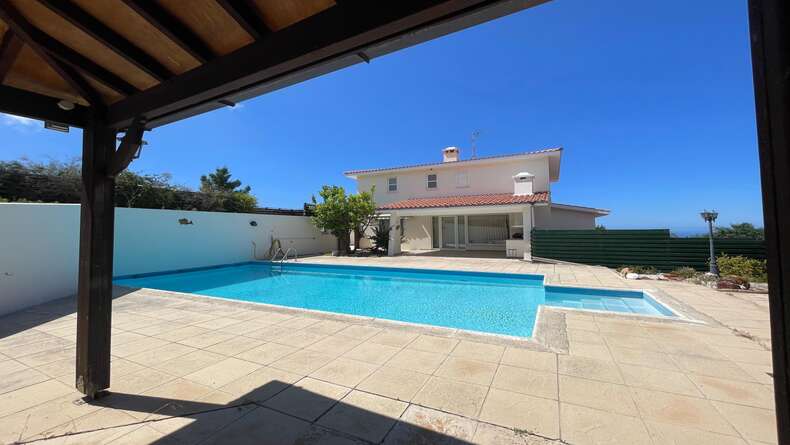 5 Bedrooms House / Villa in Armou, Paphos