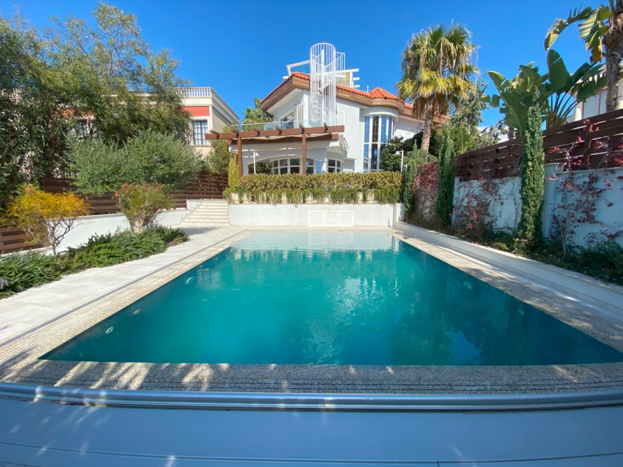 5 Bedrooms House / Villa in Pyrgos, Limassol