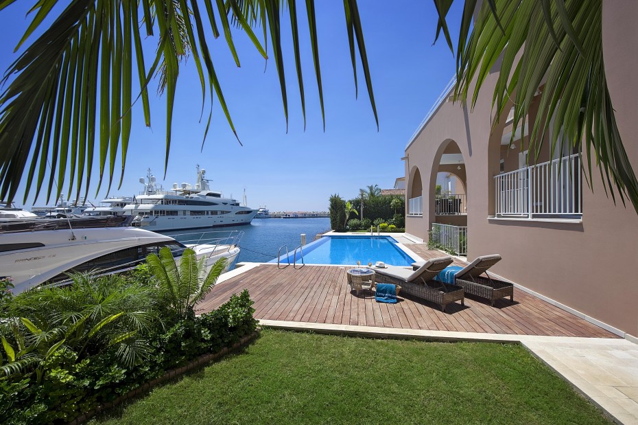 3 Bedrooms House / Villa in Limassol Marina, Limassol